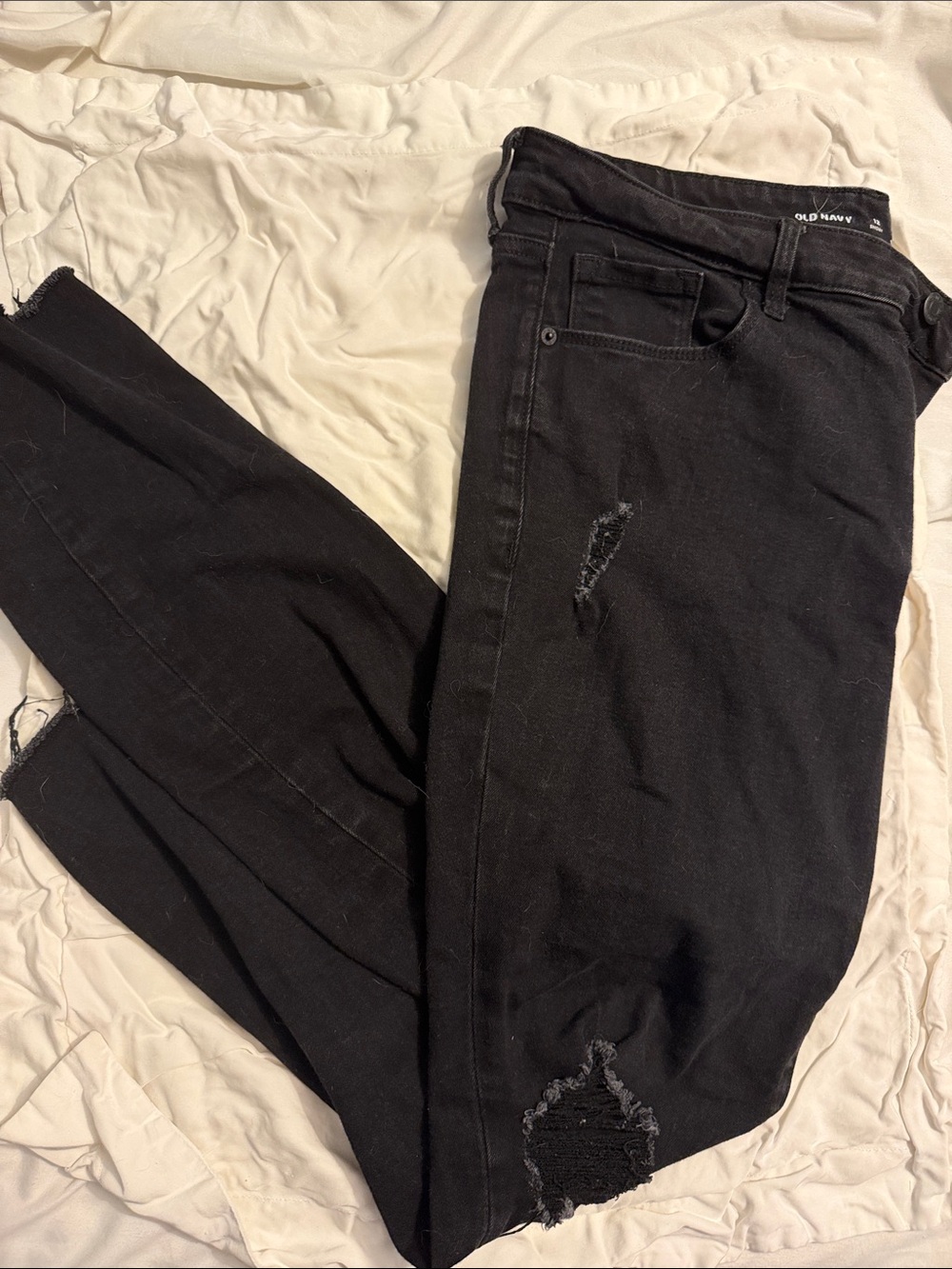 Old Navy Women’s Black Mid-Rise Super Skinny Rockstar Distressed Jeans